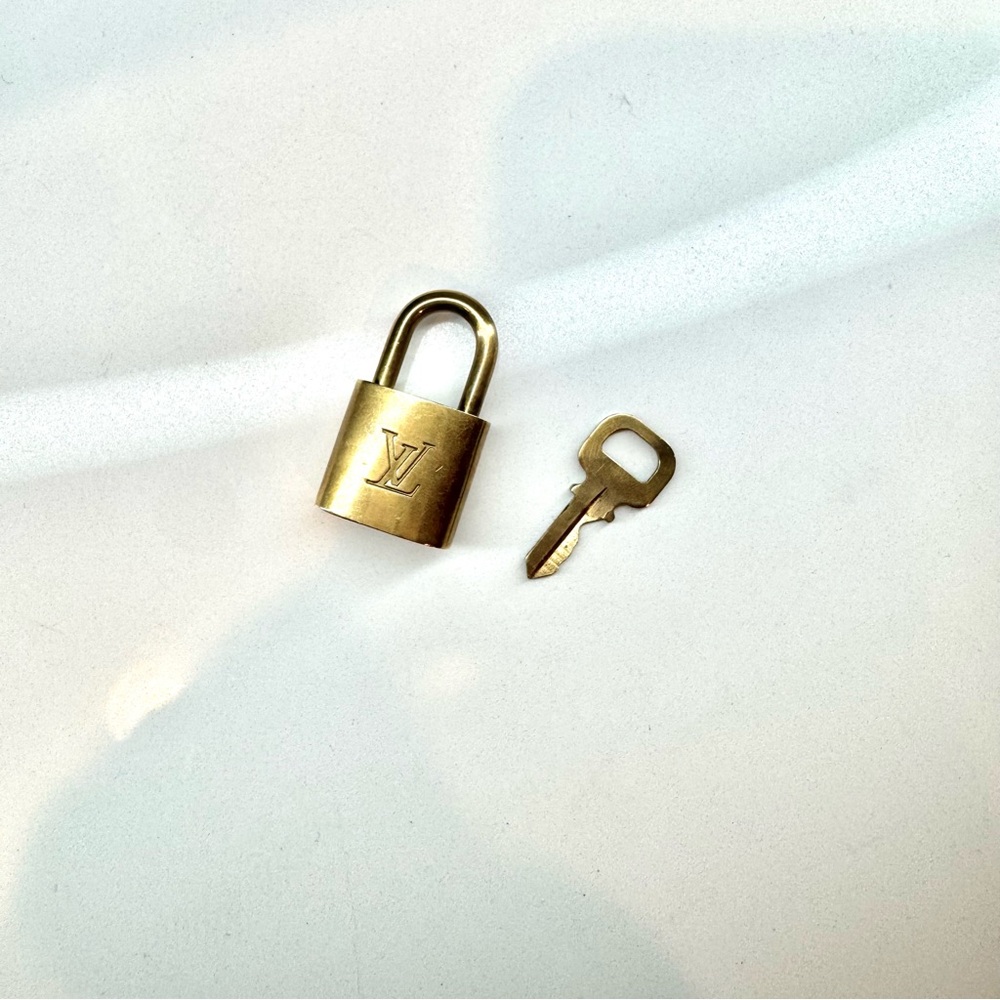 Louis Vuitton Lock & Key #311 - Picture 3 of 6